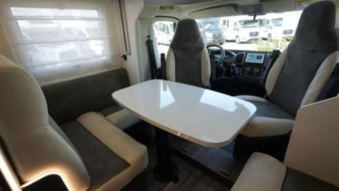 Funky Ford – 5p Ford automatic 2024 - 170 hp semi-integrated 
