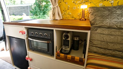Albatros – The ultimate off-grid camper van: indoor shower, electric cooking and more
