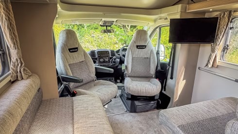 Big Bertha – 4 berth Swift alcove 