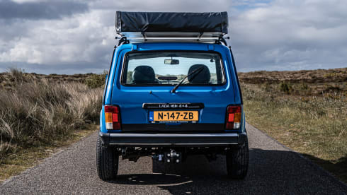 Pjotr – Lada Niva 4x4 met daktent