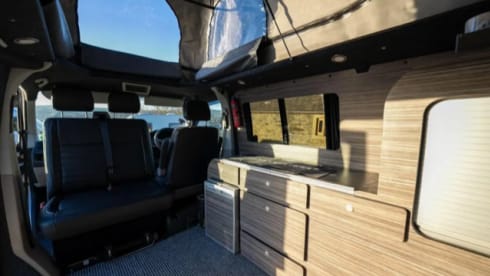 Luna – Volkswagen Transporter 4 Birth camper van
