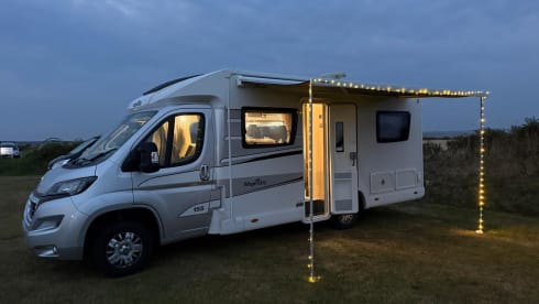 Tilly – 4 berth Spacious and comfortable with fixed french bed