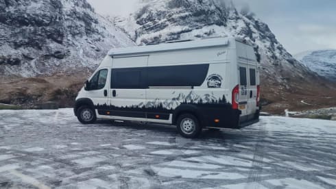 Valerie – Luxury 5 Birth Camper