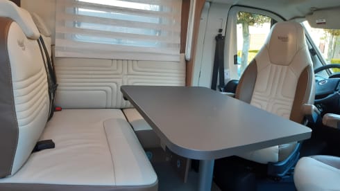 Top class, fresh, luxuriously equipped 4 pers. Burstner Iyseo.