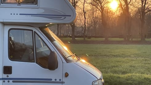 Ons huisje – Off-grid 5P alkoof Adria met Maxxfan