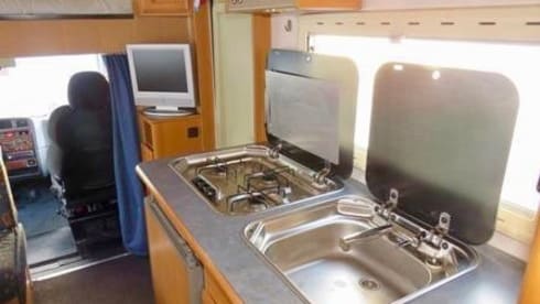 Tante Adria – Nice & spacious Adria camper (6 pers.) With garage, fixed bed and inventory!
