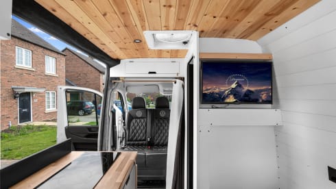 Orca – Ultimate Adventure Off-grid VW Camper