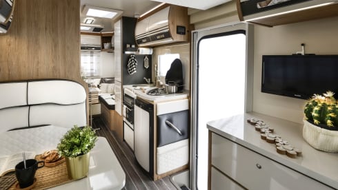 Angus – New 2025 6 Berth off-grid Motorhome