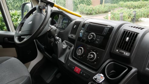 Peus – Off-grid camper with new interior 2023