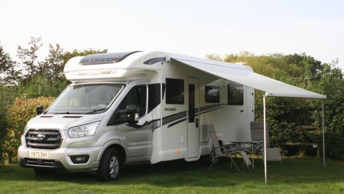 Rose – Rose - Luxury 4 Berth, Automatic Motorhome 