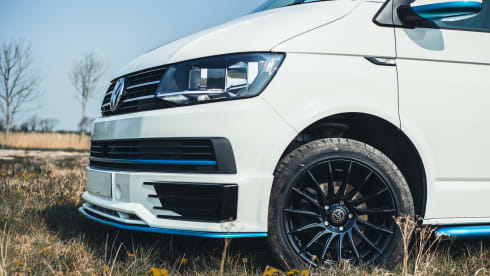 Bob – White & Blue Ormskirk