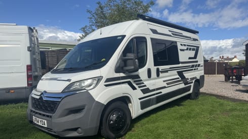 Homely camper 3 berth, 3 seatbelts, fixed bed  – 3 berth Citroën campervan from 2014