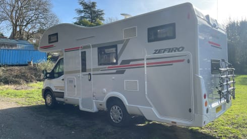 Rollerteam Zefiro 675 6 Berth Luxury Family Motorhome