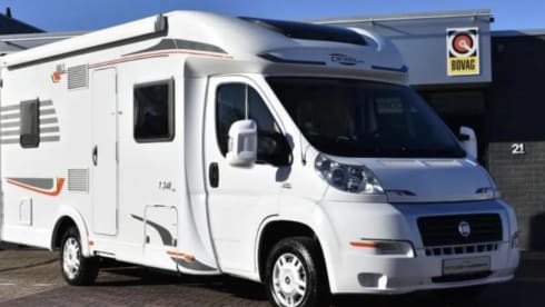 Making Memories! – Cozy fully furnished Hymer Carado 4 persons / Euro 5 motorbike