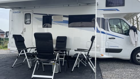 Spacious 7-person Rimor alcove family camper from 2019