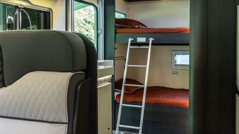 4p 2022 Roller Team – Extra spacious and free camping (330Ah battery, air conditioning and furnishings)
