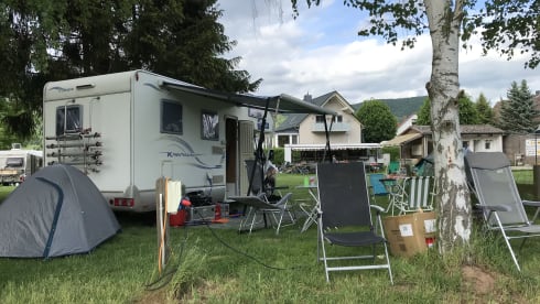 Freedom in the self-sufficient and spacious alcove mobile home