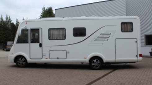 zeer luxe Hymer Integraal camper voor 4-5 personen met Airco