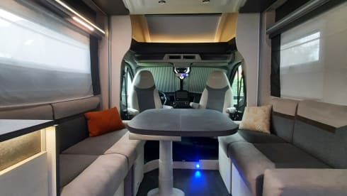 Beautiful recent 2p Chausson 640 semi-integrated from 2021