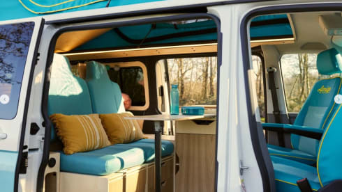  Hippie – 2020 4-person Volkswagen campervan
