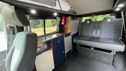 YS71WTG NOMAD –  4 Berth Nomad Camper Romford -Romford