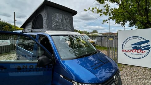 YR72XCE NOMAD –  4 Berth Nomad Camper Romford -Romford