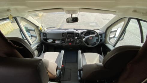 Sunny – Your next family holiday - 2020 6 Berth Motorhome