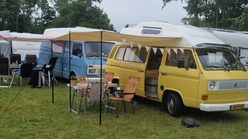 De Gele – 4p Volkswagen bus from 1980