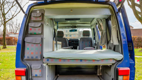 Foelie – 4p Volkswagen campervan uit 2002