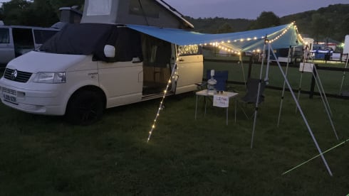 Shelly – 4 berth Volkswagen T5 campervan 