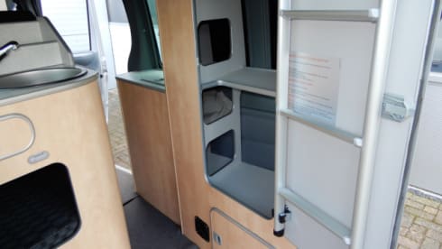 Sjaan – Auf Abenteuer mit dem komfortablen und umfangreichen Ford Nugget für 4 Personen!