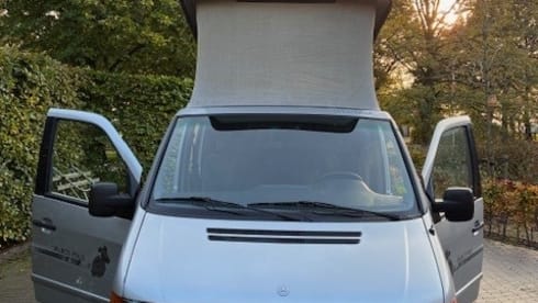 4p Mercedes-Vito campervan uit 1999