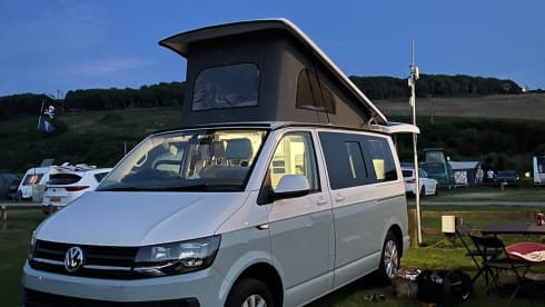 ‘Happy Days’ – Practically Brand New Stylish Volkswagen T6 SWB