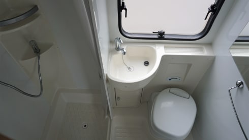 Rimor Katamarano 9 | Alcove | 2013 | 7 places | 3 bunk bed