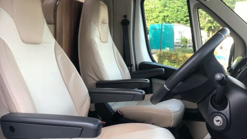 Chestnut – Perfect for a large family getaway!!