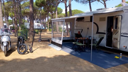 FORSTER 738 EB, 4 persons, garage and scooter included
