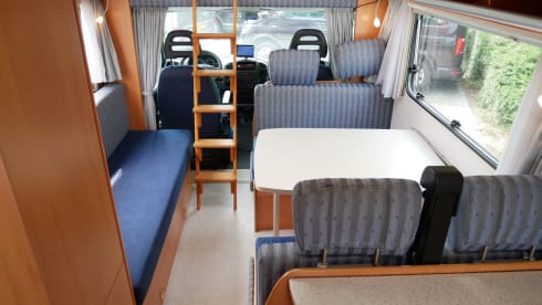Hymer Alcove Sleeps 5, Seats 5!!