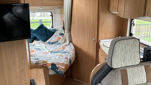 BeeHappy Motorhome Hire 🐝 – Beautiful 4 berth motorhome perfect for a couple or small family. 