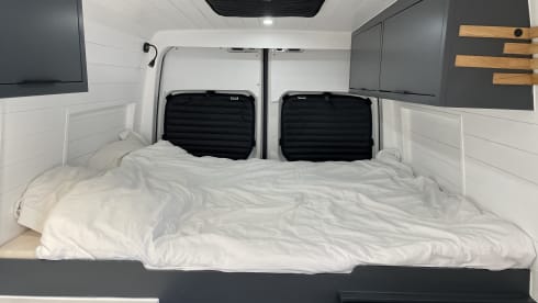 Luxury off grid Volkswagen LWB Crafter 2020 (3 berth)