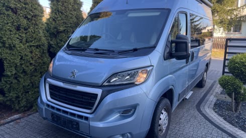 PREMIUM BLUE – 2 berth Peugeot campervan from 2022