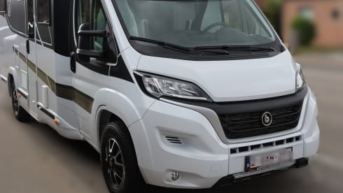 Lokatena – New Benimar Bel Air, semi-integrated with 5 seats and 5 beds