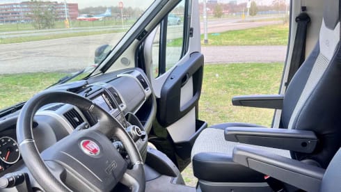 Breezer – Very complete and luxurious camper LMC 4 persons