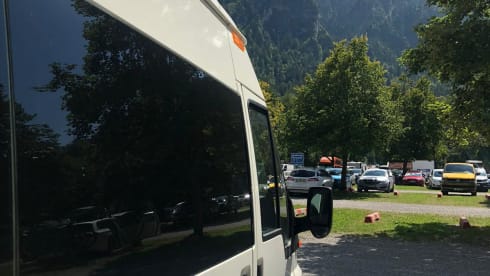 FORDJE Vintage – Ford Vintage, bus camper with interior made of wood