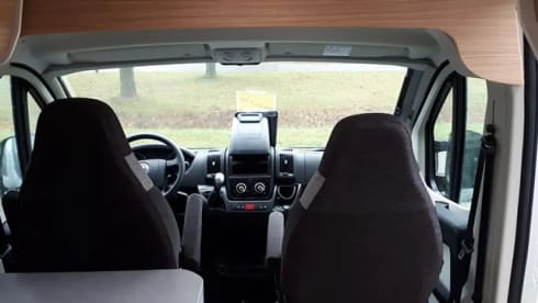 C03 – 2-Personen-Knaus-Bus aus dem Jahr 2018