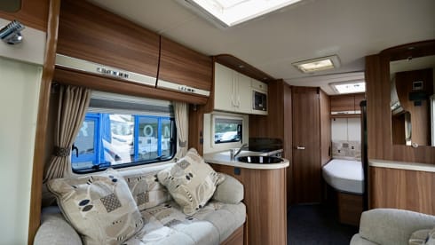 Heasman Holiday MotorHome – 4 Berth Peugeot integrated from 2015