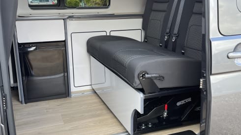 The Grey Horizon – 4 berth Volkswagen T6.1 LWB campervan from 2022
