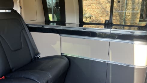 Sprokmobiel – 4p Mercedes-Benz campervan uit 2022