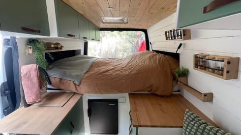 Bussie  – Atmospheric Sprinter bus - off grid