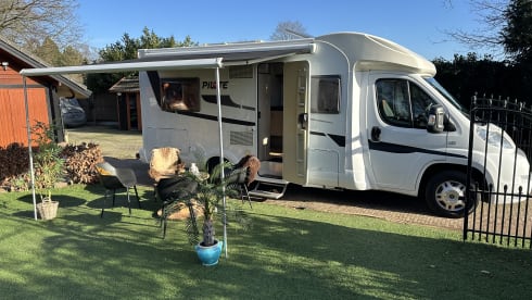 Piloot – Pilote camper - a big people camper! fully furnished!
