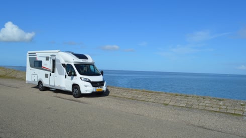 6 LMC T712 – LMC camper T712 4 persons
